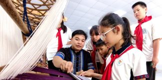 Cina: nel Guangxi si rinnova la tradizione del broccato Zhuang (2)