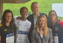 Nuoto, Settecolli: Sara Curtis firma il nuovo record europeo nei 50 dorso e viene premiata da Giorgia Meloni