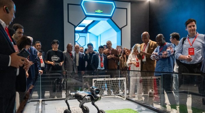 Cina: inviati diplomatici esplorano vitalità settore high-tech nell’Hubei (1)
