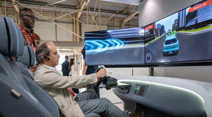 Cina: inviati diplomatici esplorano vitalità settore high-tech nell’Hubei (2)