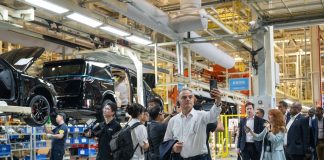 Cina: inviati diplomatici esplorano vitalità settore high-tech nell’Hubei (3)