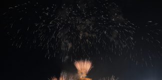 Fuochi d’artificio sopra Castel Sant’Angelo a Roma (1)