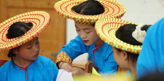 Cina: il ricamo Tiaohua tramanda la cultura Huayao (1)