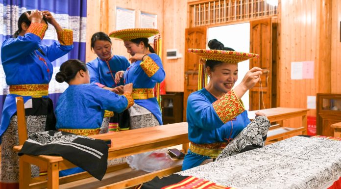 Cina: il ricamo Tiaohua tramanda la cultura Huayao (2)