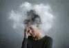 Brain fog e sovraccarico mentale: cresce la fatica mentale legata all’iperconnessione brain fog