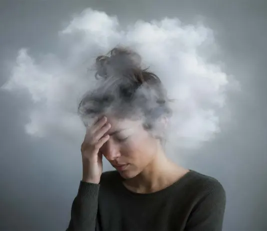 Brain fog e sovraccarico mentale: cresce la fatica mentale legata all’iperconnessione brain fog