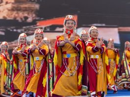 Cina: Xizang, Nagqu ospita un gala di danza Guozhuang (1)