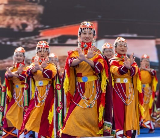 Cina: Xizang, Nagqu ospita un gala di danza Guozhuang (1)