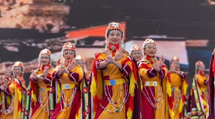 Cina: Xizang, Nagqu ospita un gala di danza Guozhuang (1)