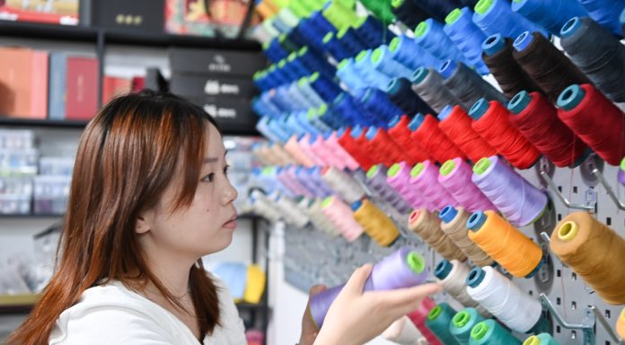 Cina: nel Guangxi la cultura popolare ispira moda e creatività (1)