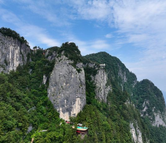 Cina: Shaanxi, il monte Tianzhu attira turisti (2)