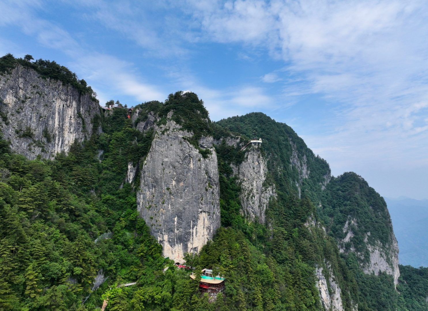 Cina: Shaanxi, il monte Tianzhu attira turisti (2)