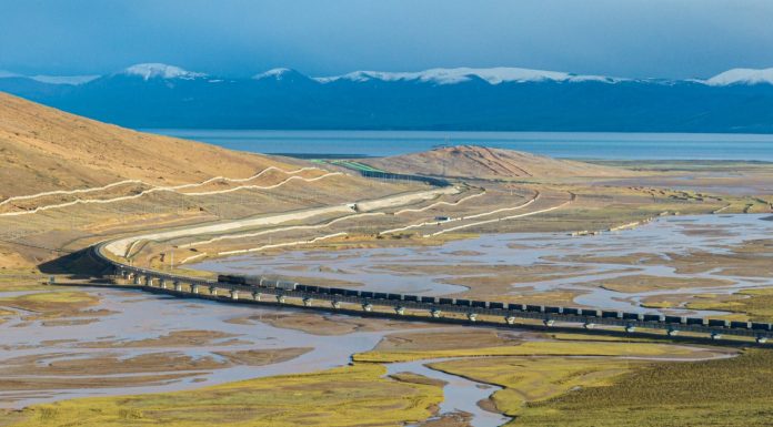 Cina: ad Amdo ferrovieri al lavoro sull’altopiano dello Xizang (1)