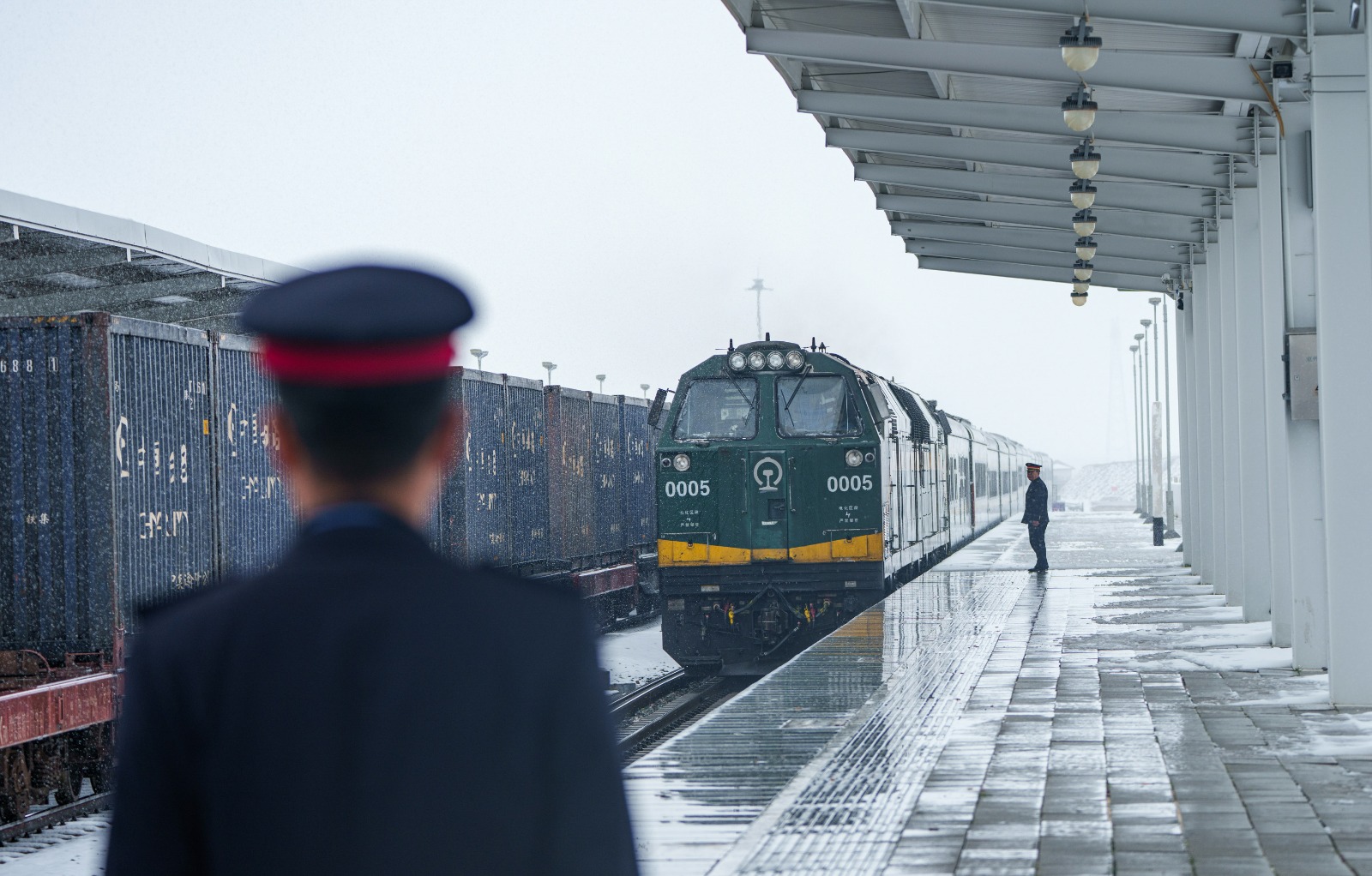 Cina: ad Amdo ferrovieri al lavoro sull’altopiano dello Xizang (2)
