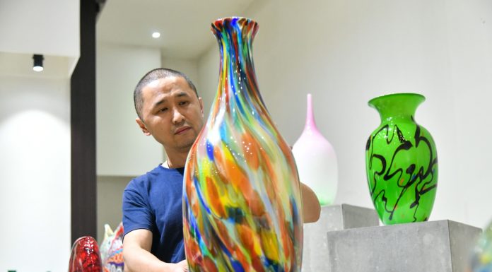Cina: a Boshan l’erede della lavorazione del vetro colorato (2)