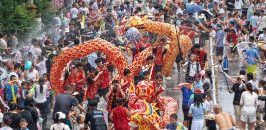 Cina: vacanze per il Dragon Boat Festival tra natura e tradizioni (2)