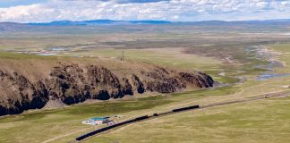 Cina: addetti pattugliano ferrovia Qinghai-Xizang a Nagqu (2)