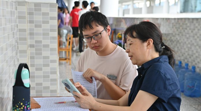 Cina: studenti del Guangxi Zhuang si preparano al gaokao (2)