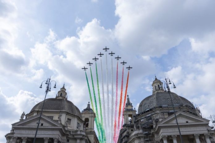 Roma, Le Frecce Tricolori in occasione dell’80mo anniversario della Repubblica Italiana
