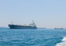 Gli Usa colpiscono una petroliera a Hormuz, Centcom “Stava tentando di violare il blocco navale sull’Iran”