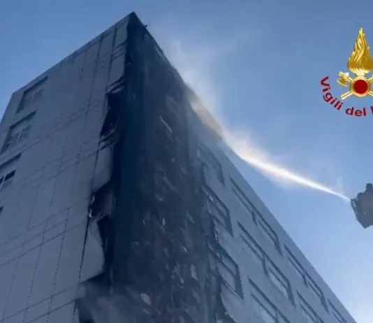 Incendio all’Ospedale del Mare di Napoli, nessun ferito / VIDEO