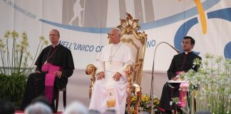 Il Papa in visita a Pavia: “Basta parole di odio e bullismo”. Fontana: “Una giornata storica”