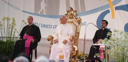 Il Papa in visita a Pavia: “Basta parole di odio e bullismo”. Fontana: “Una giornata storica”