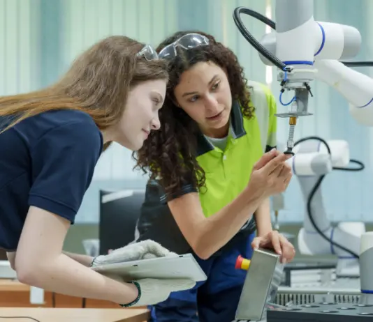 Mimit-Mur, Urso e Bernini firmano l’Atto di indirizzo strategico 2026-2028 per la valorizzazione delle conoscenze e il trasferimento tecnologico