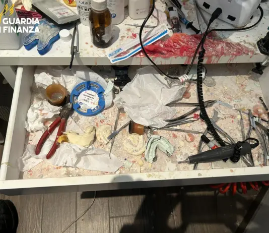 Sequestrato a Latina uno studio odontoiatrico abusivo, denunciato un falso dentista