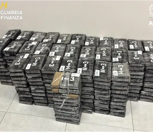 Maxi sequestro di 3 quintali di cocaina provenienti dalla Colombia nel porto di Vado Ligure