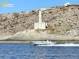Sequestrato uno yacht di lusso nelle acque del Salento, scoperti 3 lavoratori in nero