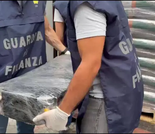 Maxi sequestro di 113 kg di cocaina purissima al porto di Gioia Tauro