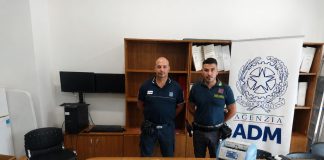 Maxi sequestro ADM-GDF, intercettati al porto di Genova denaro e lingotti in oro non dichiarati per un valore di 150 mila euro