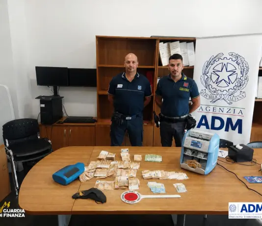 Maxi sequestro ADM-GDF, intercettati al porto di Genova denaro e lingotti in oro non dichiarati per un valore di 150 mila euro