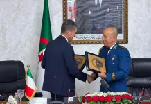 Il capo della Polizia Pisani firma ad Algeri un’intesa tecnica per l’identificazione e il rimpatrio dei migranti irregolari