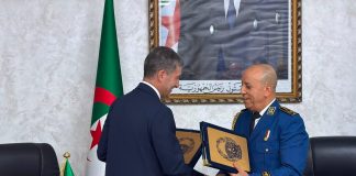 رئيس الشرطة الإيطالية يوقع في الجزائر بروتوكولًا لتسريع تحديد هوية المهاجرين غير النظاميين وإعادتهم إلى بلدانهم