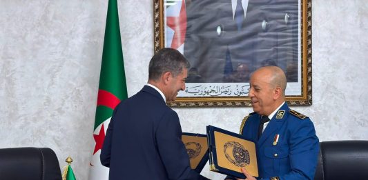 Il capo della Polizia Pisani firma ad Algeri un’intesa tecnica per l’identificazione e il rimpatrio dei migranti irregolari