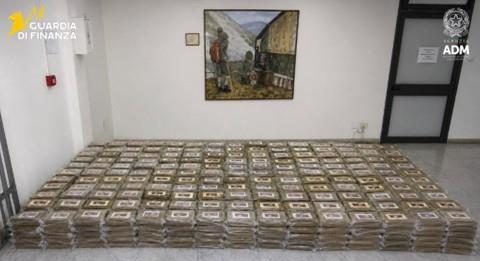 Maxi sequestro di 800kg di cocaina all’interno del Porto di Vado Ligure / Video