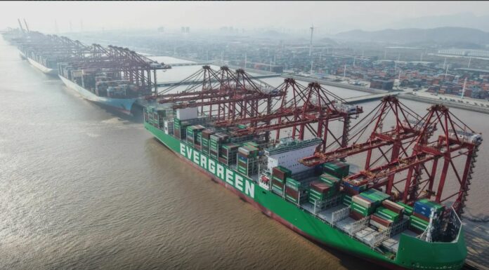 In Cina otto dei primi dieci porti al mondo per volume di merci movimentate