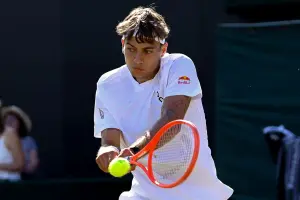 Cobolli piega Khachanov in 5 set e vola agli ottavi di Wimbledon