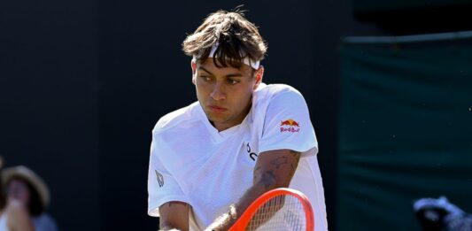 Cobolli piega Khachanov in 5 set e vola agli ottavi di Wimbledon