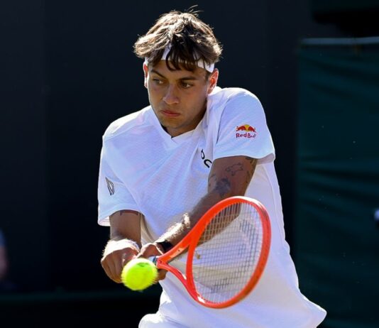 Cobolli piega Khachanov in 5 set e vola agli ottavi di Wimbledon