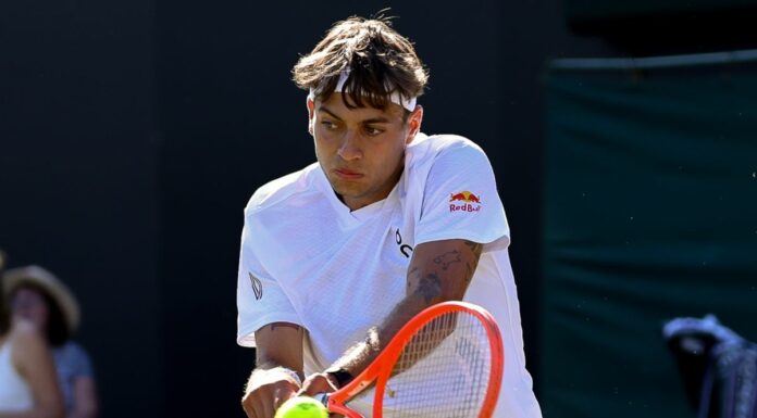 Cobolli piega Khachanov in 5 set e vola agli ottavi di Wimbledon