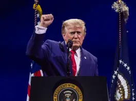 Trump “Gli Usa più ricchi e forti che mai, il comunismo cancro da estirpare”