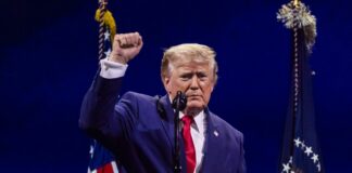 Trump “Gli Usa più ricchi e forti che mai, il comunismo cancro da estirpare”