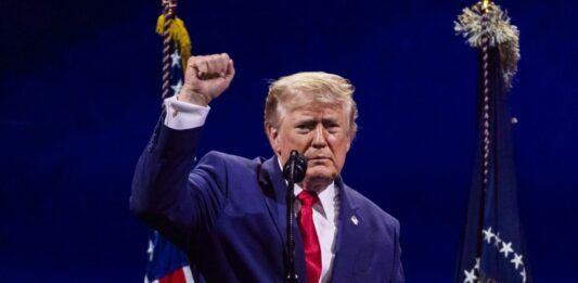Trump “Gli Usa più ricchi e forti che mai, il comunismo cancro da estirpare”