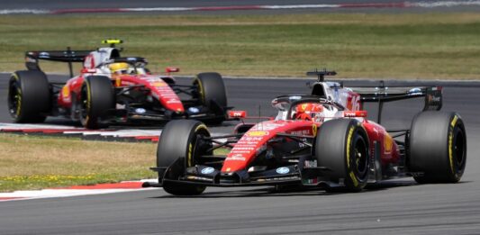 Vittoria Ferrari con Leclerc a Silverstone, Russell e Hamilton sul podio