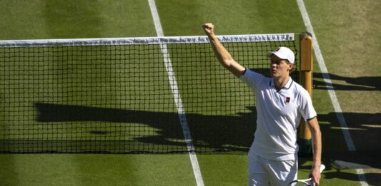 Sinner ai quarti di Wimbledon, battuto il giapponese Mochizuki