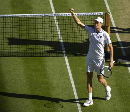 Sinner ai quarti di Wimbledon, battuto il giapponese Mochizuki