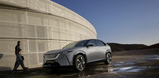 Mazda CX-6e, SUV elettrico che unisce tecnologia intelligente e sicurezza avanzata